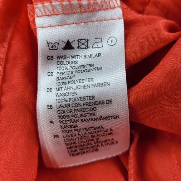 H & M Short Romper with Detailed Pockets Feels like Silk - Picture 6 of 12